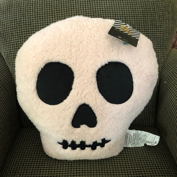 NWT Light Pink Skull Grammercy Studio Plush Sherpa Throw Pillow Halloween - Picture 1 of 5
